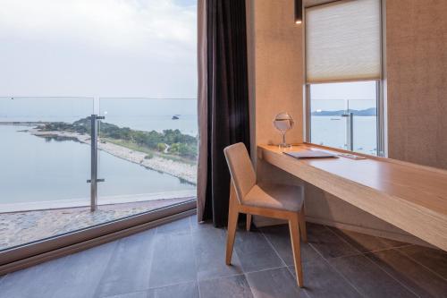 Studio Suite - Sea View with Breakfast for 2, Swimming Pool Access for 2 and Amenity