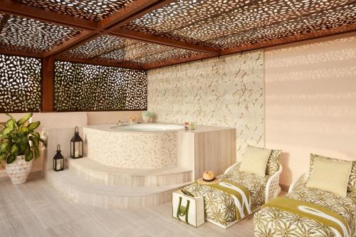 อ่างแช่น้ำร้อน, Jumeirah Dar Al Masyaf-Madinat Jumeirah near สวนน้ำไวด์ วาดิ