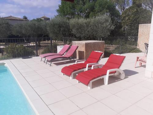 La Clastre location d'un studio avec piscine et clim près d'Uzès