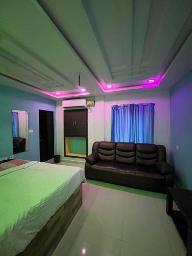 Guestroom, HOTEL CLASSONE in Rushikonda