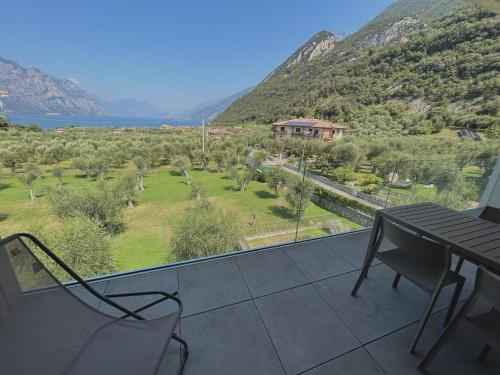 Apartment with Lake View