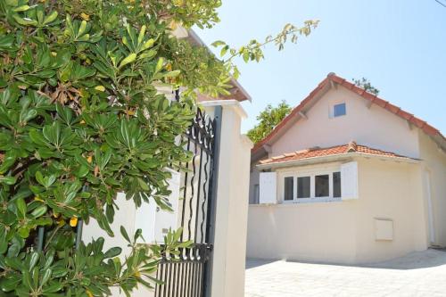 Petite maison en centre-ville - Location saisonnière - Antibes