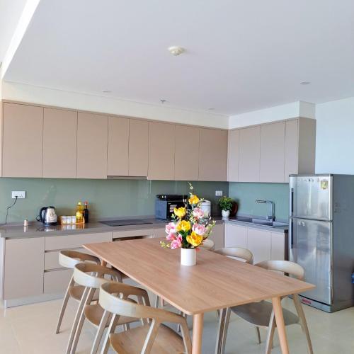 One-Bedroom Apartment image 9