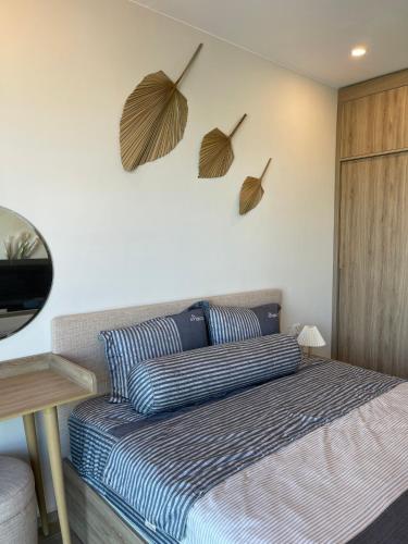 One-Bedroom Apartment image 4