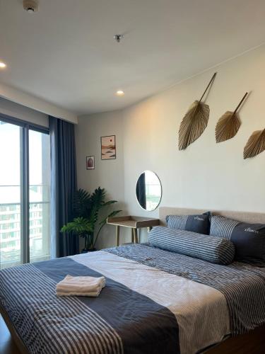 One-Bedroom Apartment image 6