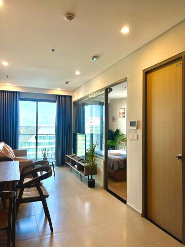 One-Bedroom Apartment image 3