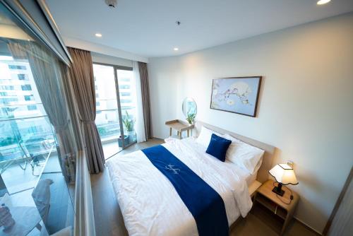 Two-Bedroom Apartment image 6