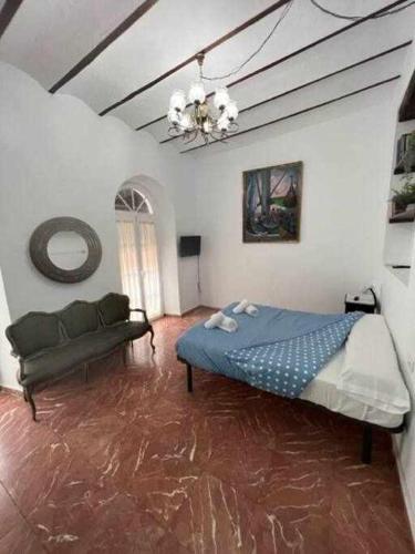 Six-Bedroom House image 9