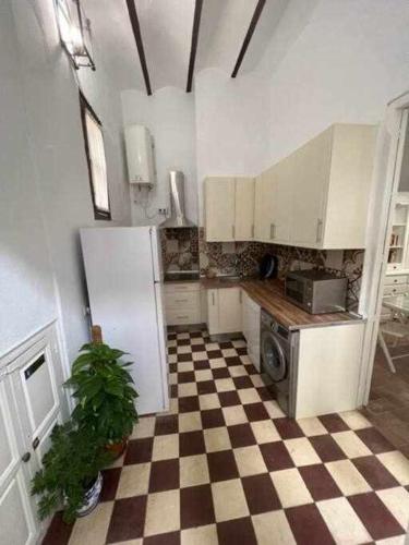 Six-Bedroom House image 5
