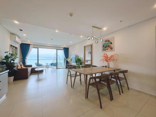 Three-Bedroom Apartment with Ocean View room in Infinity Pool Luxury Apartment The Song Vung Tau