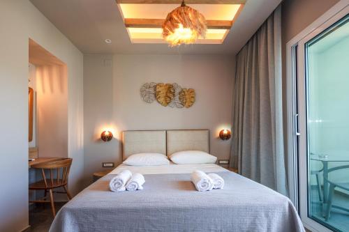 Junior Suite with Inland View room in Skipper Beachfront Suites