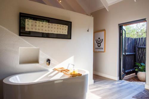 487056568 Moya Safari Villa