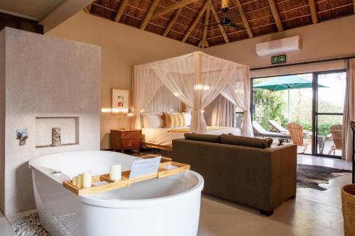 Moya Safari Villa