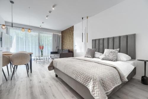 Sea & Lake - City Apartments - image 3