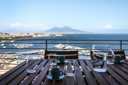 Una terrazza sul Golfo di Napoli by Wonderful Italy, Nápoles
