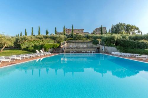 Palazzo Monaci-Appartamento con piscina nelle crete Senesi