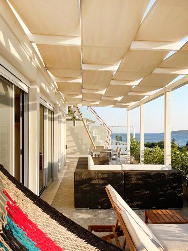 Blue Bay Vouliagmeni Luxury Apartment