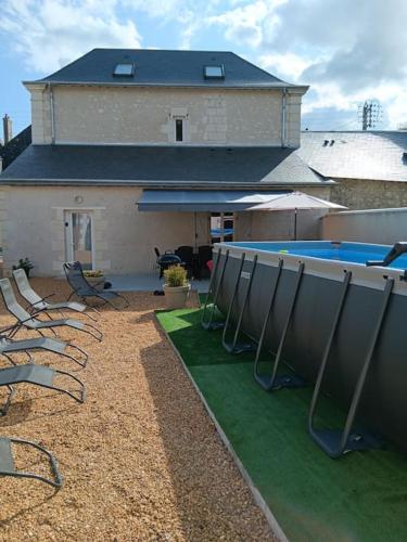 Maison familiale 10 personnes Gizeux avec piscine