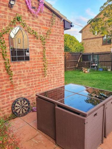 สวน, Tortoise Haven Bicester- Comfortable quiet home with garden in เคเวอร์สฟิลด์