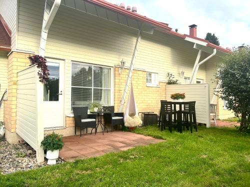 Εξωτερική όψη, Hopea Villa (Hopea Villa, Vuokatin ytimessa sisaltyy Sauna, ilmainen pysakointi, Wi-Fi, 55smartTV, omapiha, sopii) in Σοτκαμο