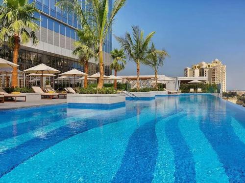 Studio Apartment in The Palm Tower 5 Star Facilities, Dubai