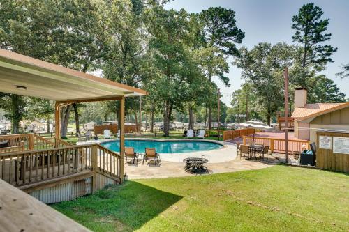 Charming Texarkana Home Lake and Pool Access!