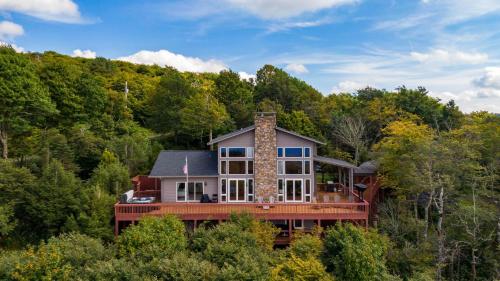 The Summit of Beech in แบนเนอร์เอลค์ (นอร์ทแคโรไลนา)