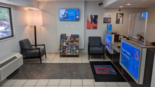 Motel 6-Nashua NH - South - image 10