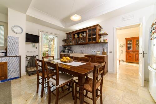 Villa with Private Pool image 9