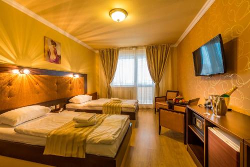 Hotel Sun - image 8