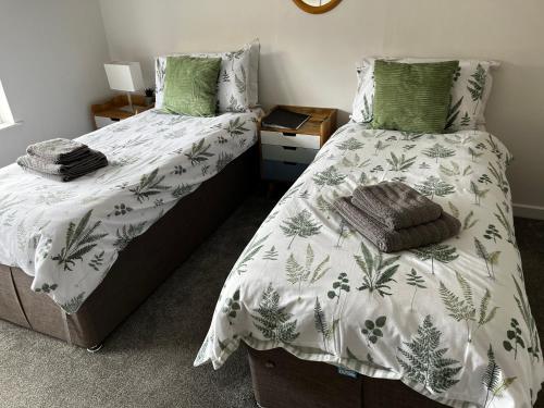 2 twin beds