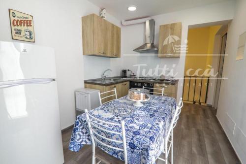  Tutti ccà Airport Rooms in Terrasini