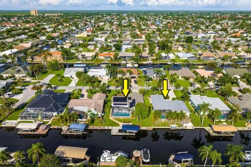 The Steak Out Gulf Access - Sleeps 14! Roelens Vacations - Cape Coral, FL