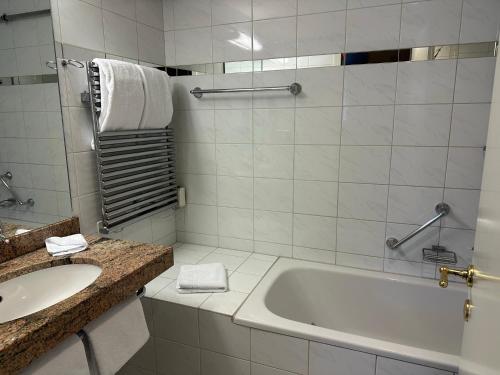 room detail thumbnail 2