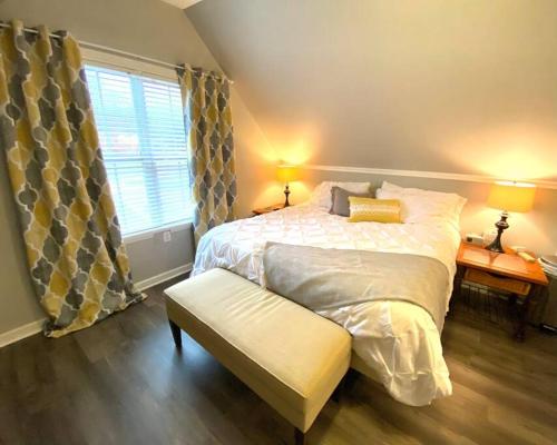 Apartment with hot tub & a pool!, Knoxville