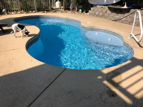 Apartment with hot tub & a pool!