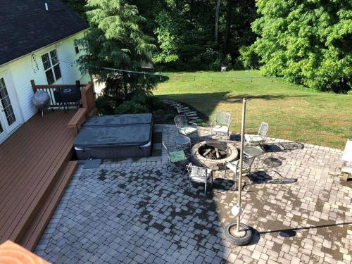 Apartment with hot tub & a pool!