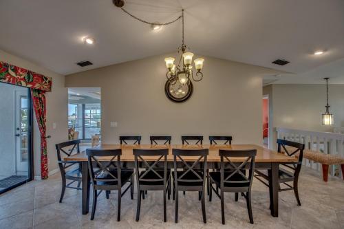 Villa Aarte by Roelens Vacations – Cape Coral, FL