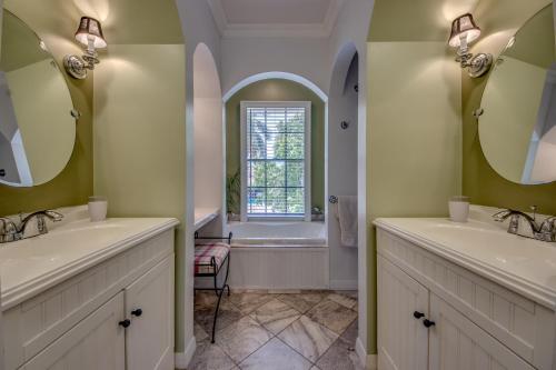 Villa Aarte by Roelens Vacations – Cape Coral, FL