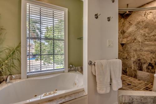 Villa Aarte by Roelens Vacations – Cape Coral, FL