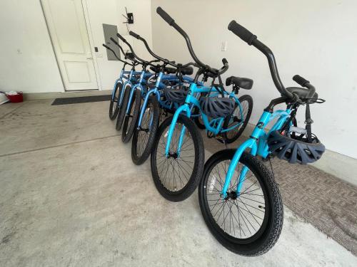 Sleeps 33 Pet Friendly Free Bikes 96 Hour Cancellation Poolside - Entrada 424 and 428 - image 8