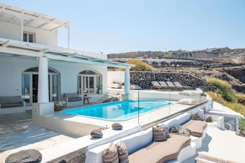 Unparalleled Luxury at Villa Ode, Oia - 4 Bedrooms - Private Parking, Sunset Views, and Tranquil Poolside Retreat