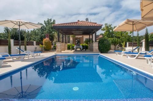 Kallizoni villa in Neokhorio
