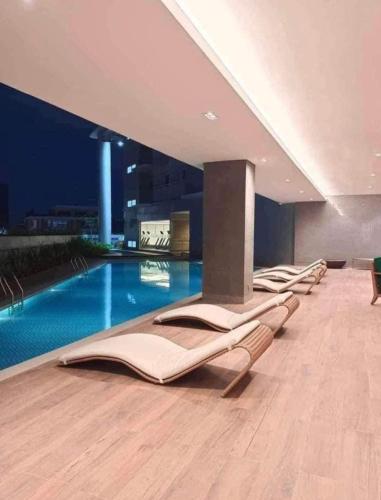 Near Greenbelt - City View Entire Condo in Makati Lush Residences