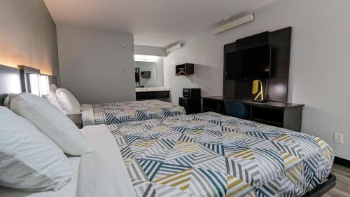 Motel 6-Nashua NH - image 6