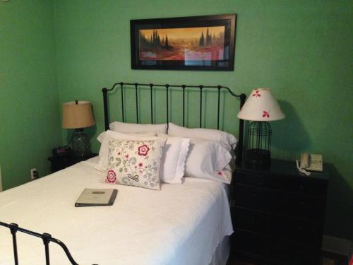 Mango Inn Bed and Breakfast in Lake Worth, USA