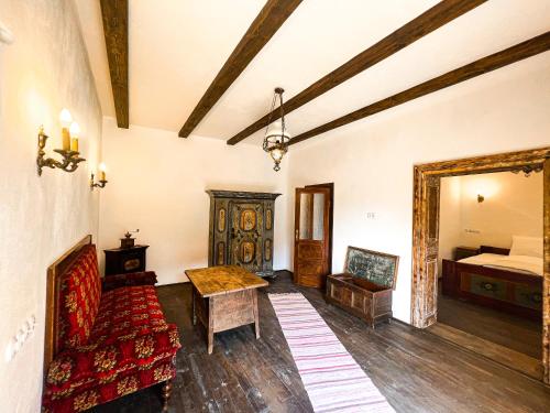 Castle View Saschiz - Traditional Guesthouse