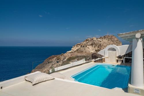 Exquisite Oia Retreat - 2-Bedroom Luxury Villa - Private Pool & Mesmerizing Sunset Views - Executive Villa Ode