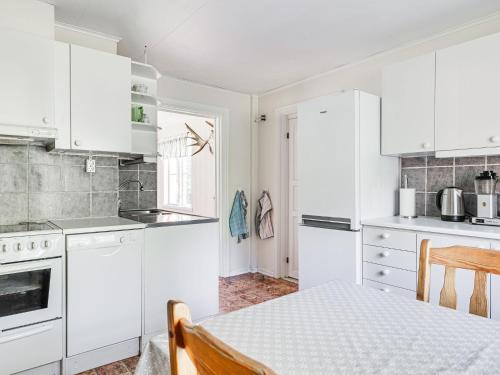 Chalet Mjöshult by Interhome (Chalet Mjoshult by Interhome) in Gissebo