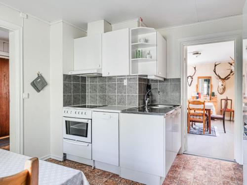 Chalet Mjöshult by Interhome (Chalet Mjoshult by Interhome) in Gissebo